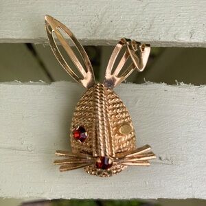 Sarah Coventry Winking Bunny Rabbit Brooch